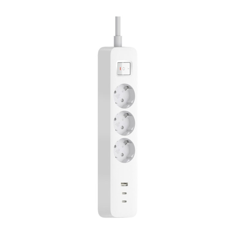 سه راهی و شارژر رومیزی شیائومی با ۳ پریز و ۳ پورت USB روی میز کار