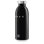 بطری اسمگ SMEG-648 کنار لپ‌تاپ و دفترچه یادداشت روی میز کار