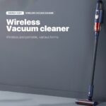 جارو شارژی شیائومی مدل Deerma VC811 در حال جاروکشی کف اتاق