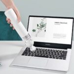 جارو شارژی SSXCQ01XY روی میز کار با کابل شارژ