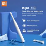 مسواک برقی شیائومی Mijia T100 روی سطح مرمری با بدنه سفید و سری قابل تعویض