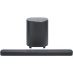 ساندبار JBL Bar 500 MK2 با ساب‌ووفر بی‌سیم در کنار تلویزیون