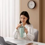 ماگ شیائومی رنگ سبز نعنایی و کرم سفید کنار هم