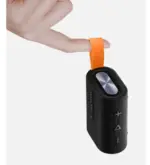 اسپیکر MDZ-37-DB شیائومی در حال پخش موسیقی کنار استخر