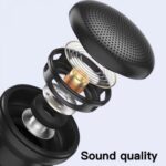 اسپیکر بلوتوثی ایوا روی سطح فلزی در محل کار