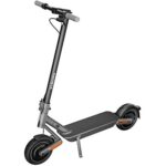 صفحه نمایش LED اسکوتر برقی شیائومی مدل 4 Ultra در حال نمایش سرعت