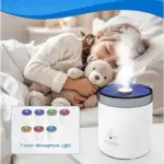 دستگاه بخور بومیدی مدل UH06 روی میز کنار نور LED ۷ رنگ