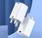 نمای نزدیک از پورت پاور اداپتور همراه power adapter