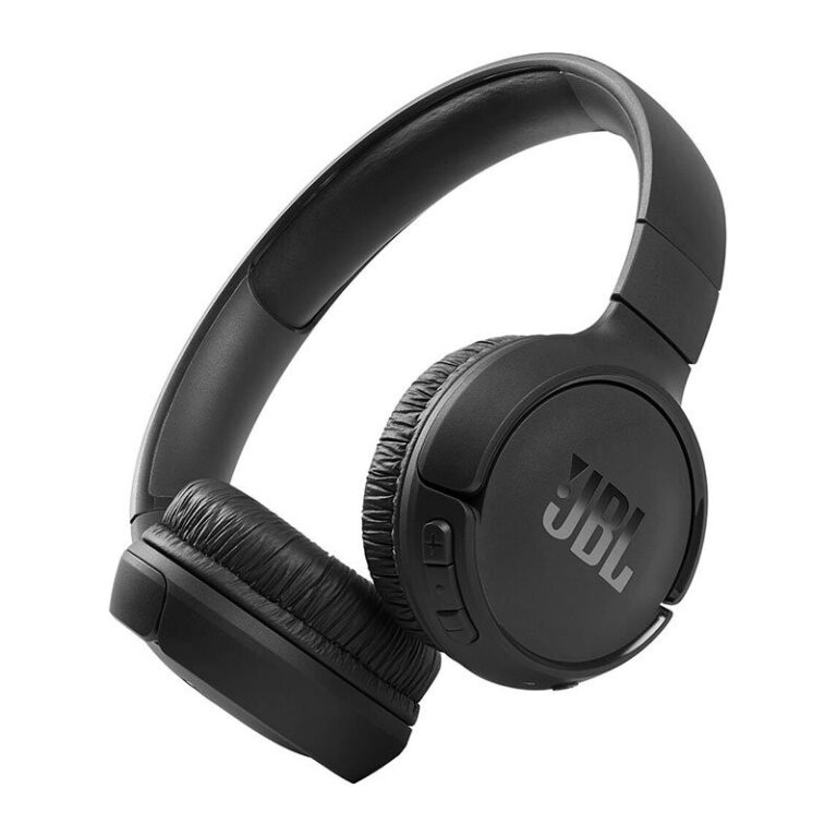 هدفون بلوتوث جی‌بی‌ال مدل TUNE 510BT روی گوش کاربر